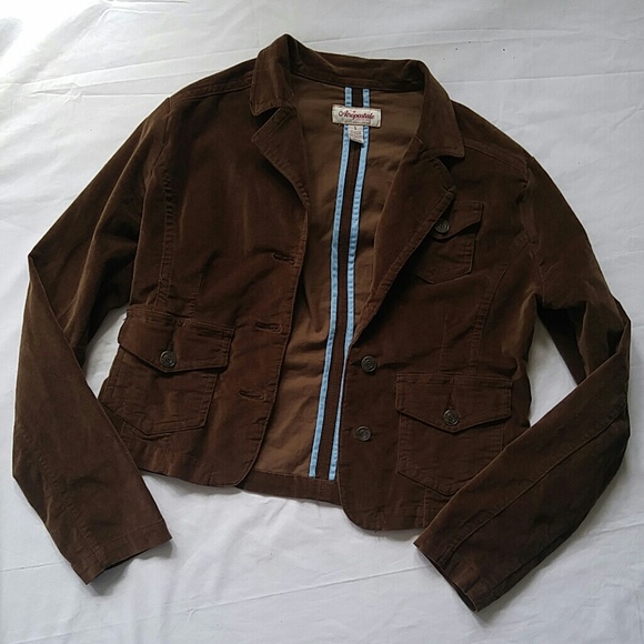 Blazer - Picture 4 of 7